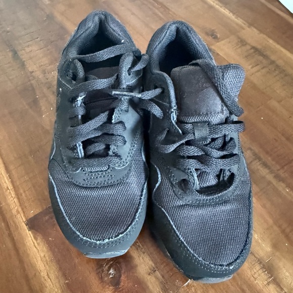 Nike Kids Black Sneakers - Picture 2 of 9